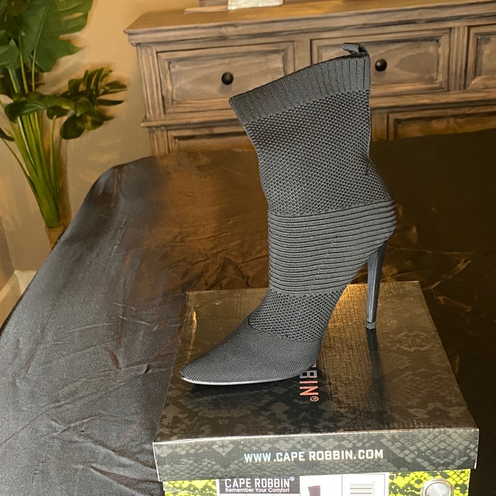Cape Robbin Women's Gray Knit Heeled Boots